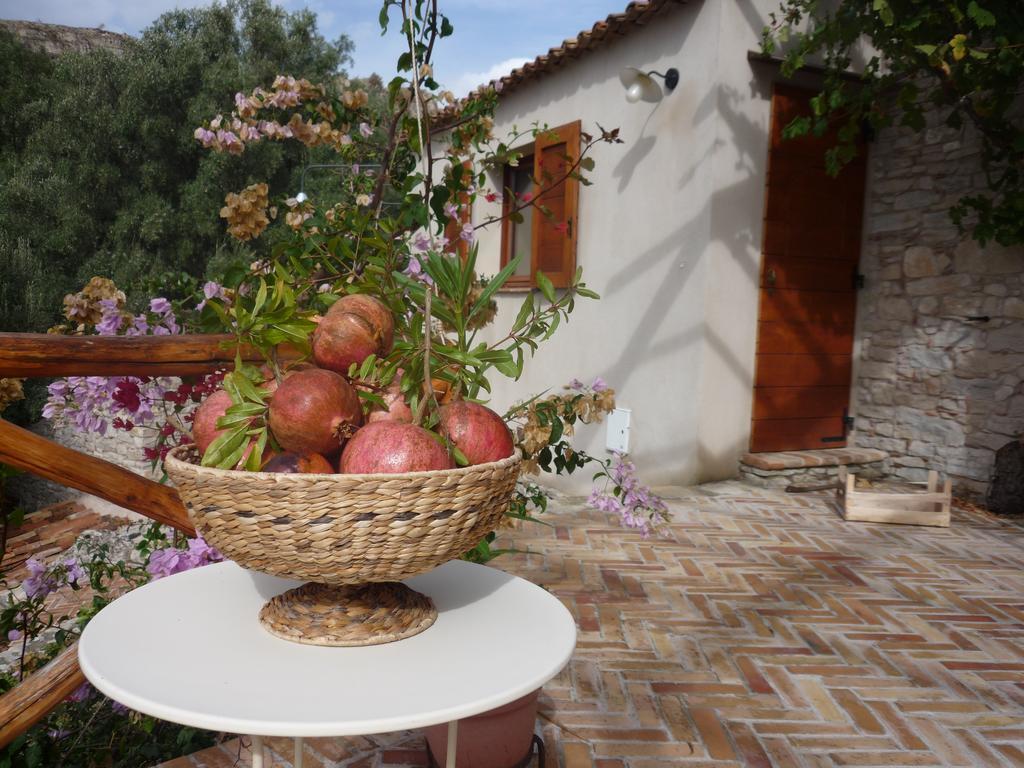 Rocca Del Vento Bed & Breakfast San Pantaleone Bagian luar foto