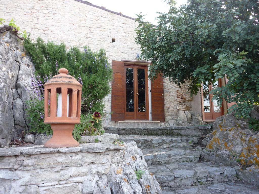 Rocca Del Vento Bed & Breakfast San Pantaleone Ruang foto