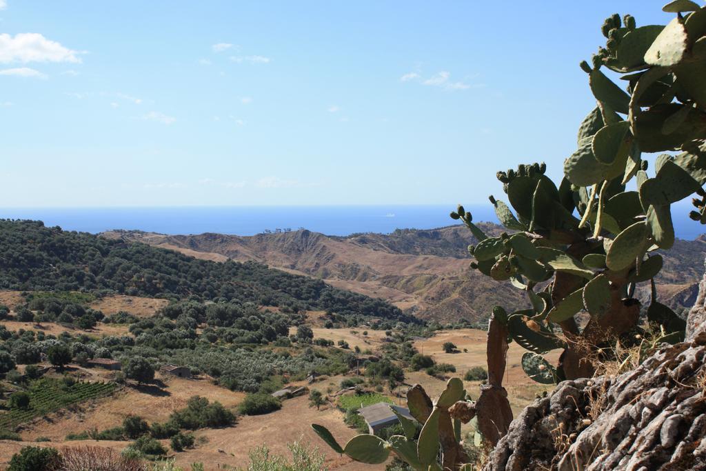 Rocca Del Vento Bed & Breakfast San Pantaleone Bagian luar foto